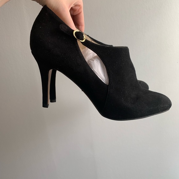 Nine West Gemeza Cut Out Ankle Buckle Boots - Picture 9 of 10